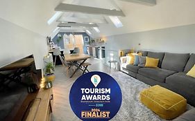 Bournecoast: Beautiful Two Bed Coach House-Hb5458